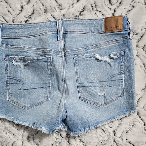 American Eagle Outfitters Light Wash Ripped Jean Shorts - Picture 6 of 10